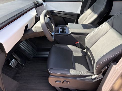 Used 2024 Tesla Cybertruck AWD Crew Cab image 13