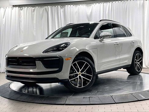 New 2026 Porsche Macan image 1