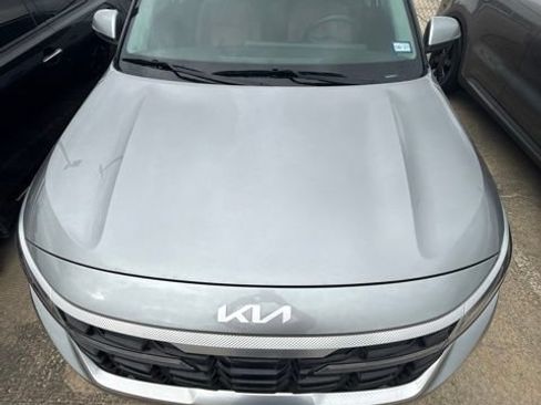 Used 2024 Kia Seltos EX FWD image 4