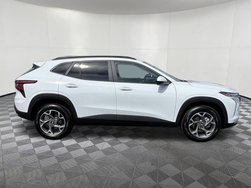 Used 2026 Chevrolet Trax LT w/ Driver Confidence Package FWD image 7