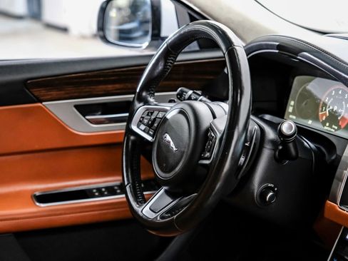 Used 2018 Jaguar XF Portfolio RWD image 18