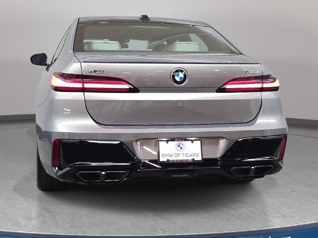 Used 2025 BMW 760i xDrive w/ Executive Package AWD/4WD image 7