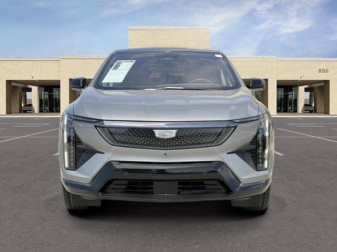 Used 2025 Cadillac Optiq Sport 2 w/ LPO, Floor Liner Package AWD/4WD image 2