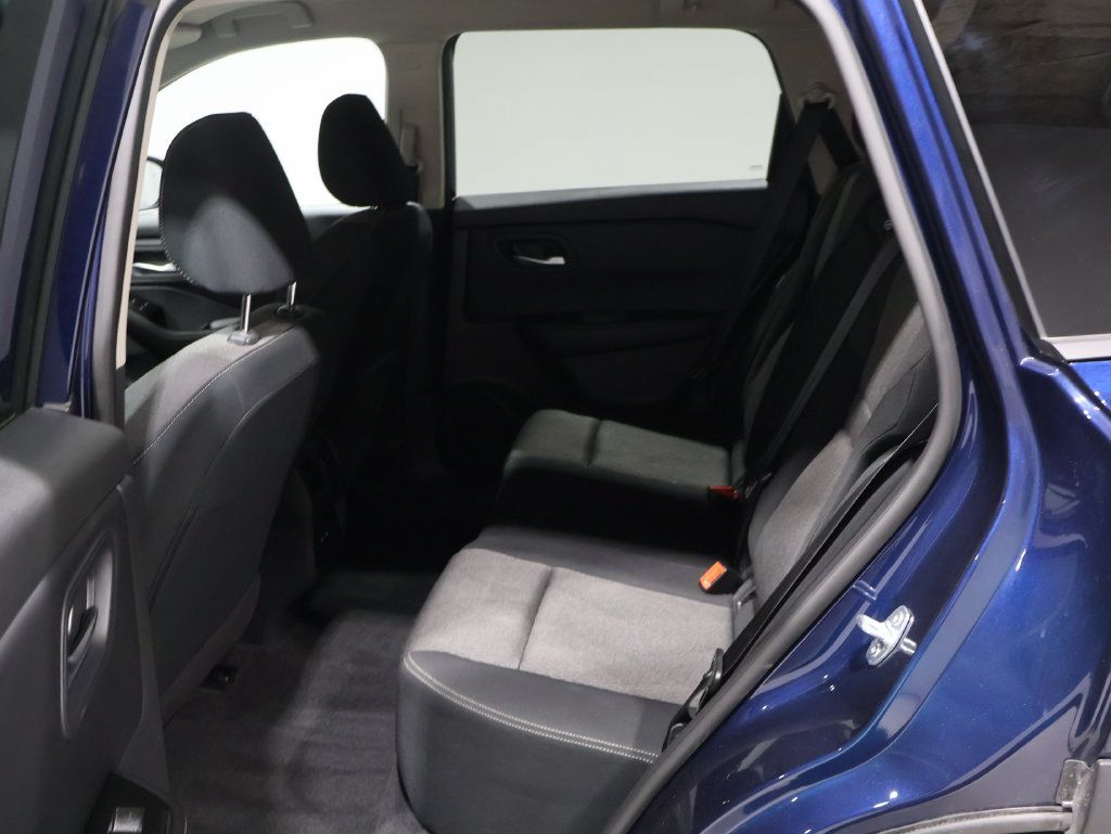 Used 2024 Nissan Rogue SV AWD/4WD image 18