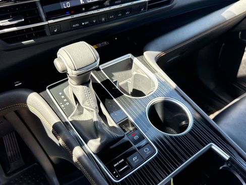 Used 2025 Toyota Sienna XLE Woodland Edition AWD/4WD image 18