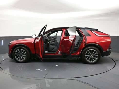 Used 2025 Cadillac Lyriq Sport AWD/4WD image 34