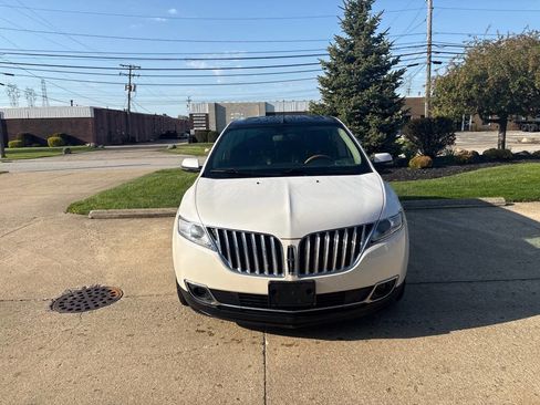 Used 2013 Lincoln MKX AWD image 2