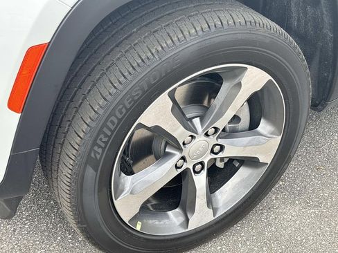 New 2026 Jeep Grand Cherokee L Limited RWD image 9