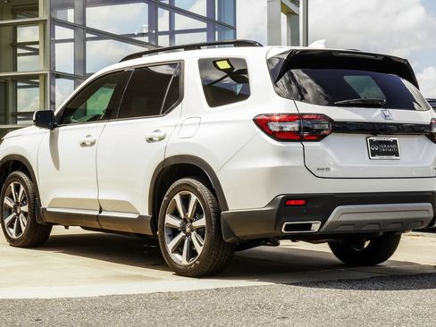 Used 2025 Honda Pilot Elite image 10