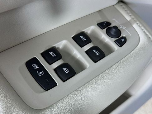 Certified 2026 Volvo XC60 B5 Ultra w/ Protection Package Premier image 18