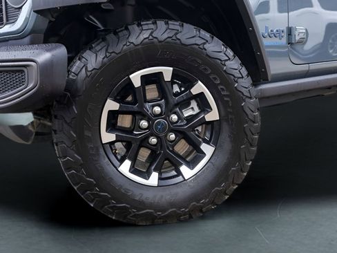 Used 2025 Jeep Wrangler Unlimited Rubicon 4xe AWD/4WD image 4