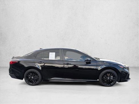 Used 2025 Toyota Camry SE FWD image 4