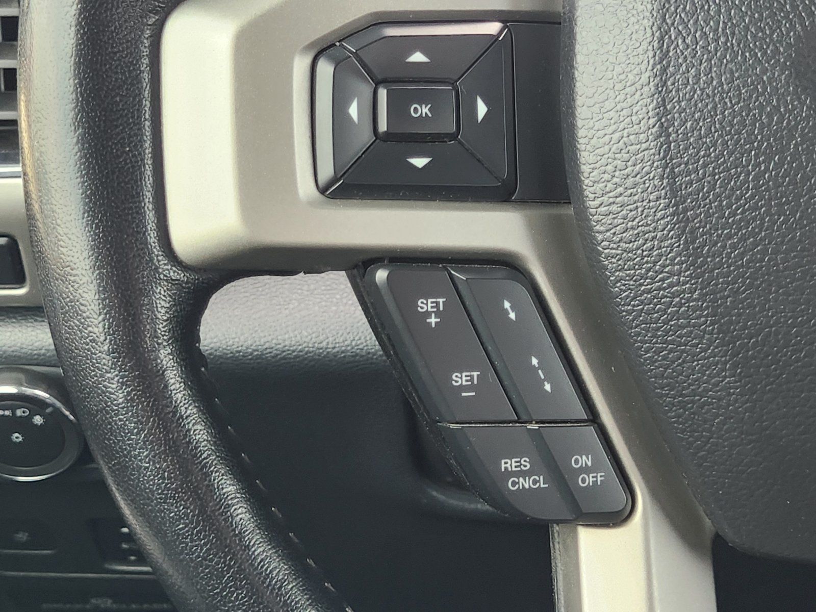 Used 2022 Ford F350 Lariat w/ Lariat Ultimate Package AWD/4WD image 32