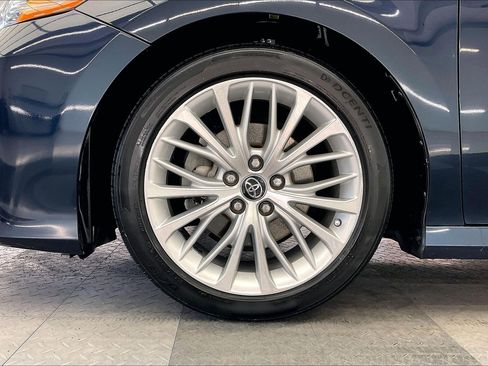 Used 2018 Toyota Camry XLE image 8