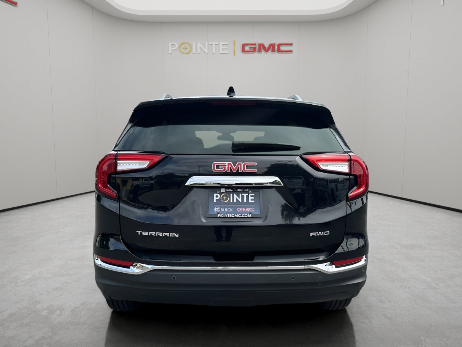 Used 2023 GMC Terrain SLT AWD/4WD image 9
