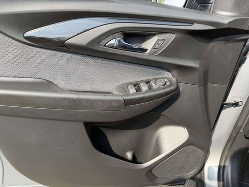 Used 2023 Chevrolet TrailBlazer LT FWD image 15