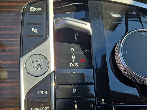 Used 2026 BMW X7 xDrive40i w/ Premium Package image 7