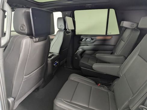 Used 2025 GMC Yukon Denali w/ Denali Reserve Package AWD/4WD image 17