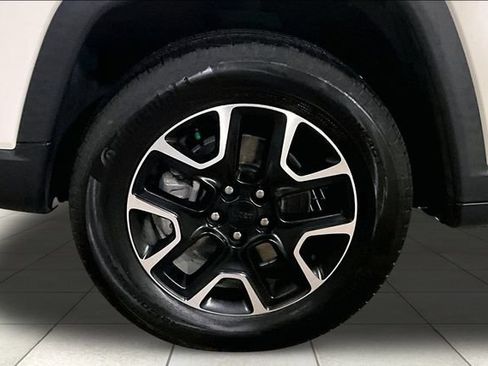 Used 2021 Jeep Compass Trailhawk w/ Sun and Sound Group AWD/4WD image 9