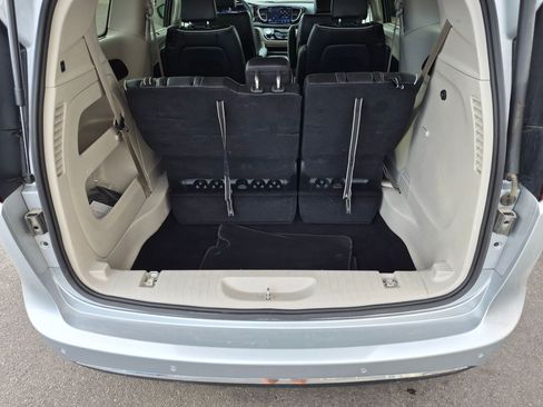 Used 2024 Chrysler Pacifica Limited FWD image 34
