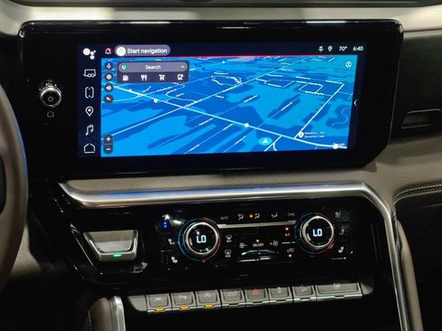 Used 2023 GMC Sierra 1500 Denali w/ Technology Package AWD/4WD image 6