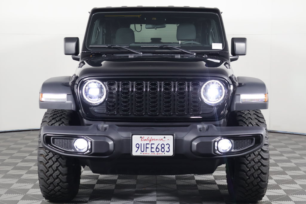 Used 2025 Jeep Wrangler Sport AWD/4WD image 2