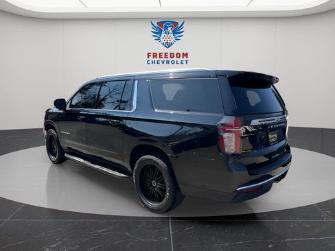 Used 2023 Chevrolet Suburban LT image 4