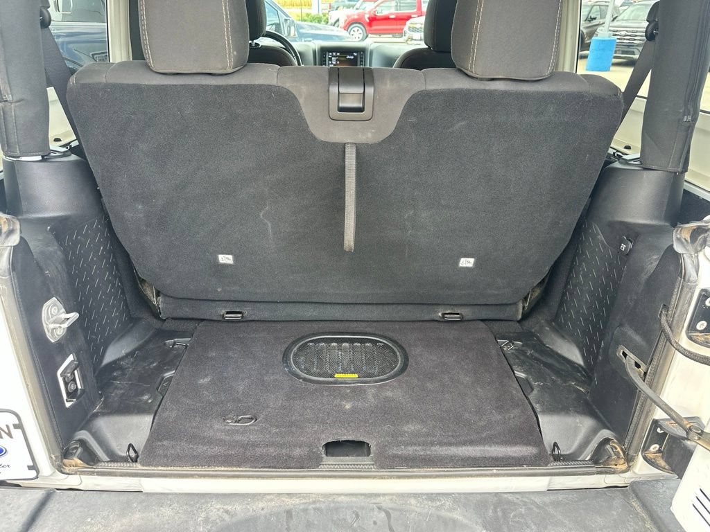 Used 2017 Jeep Wrangler Rubicon w/ Connectivity Group AWD/4WD image 23