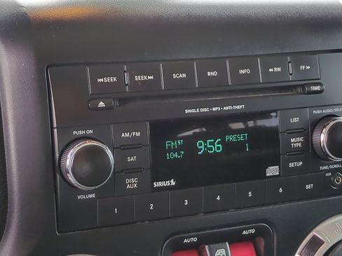 Used 2018 Jeep Wrangler Unlimited Sahara image 21