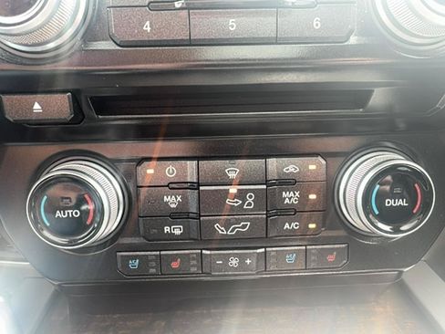 Used 2015 Ford F150 Platinum w/ Equipment Group 701A Luxury AWD/4WD image 17