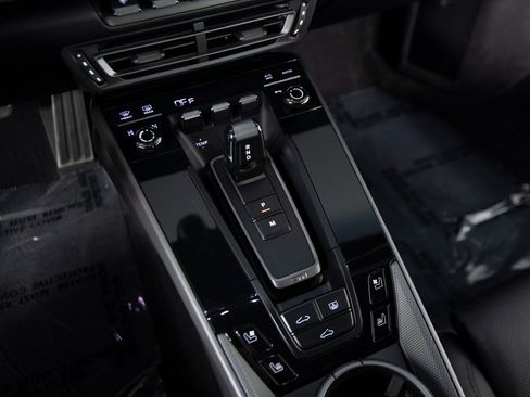 Certified 2022 Porsche 911 Carrera image 25