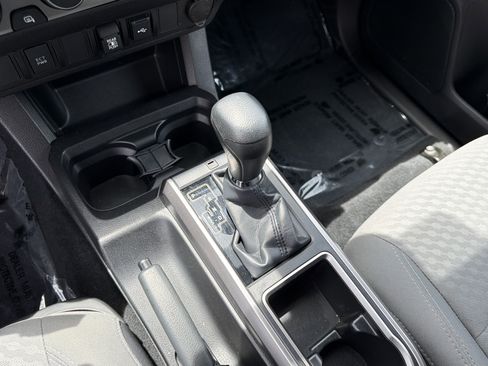 Used 2022 Toyota Tacoma SR5 AWD/4WD image 28