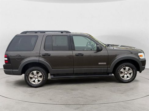Used 2006 Ford Explorer XLT image 6