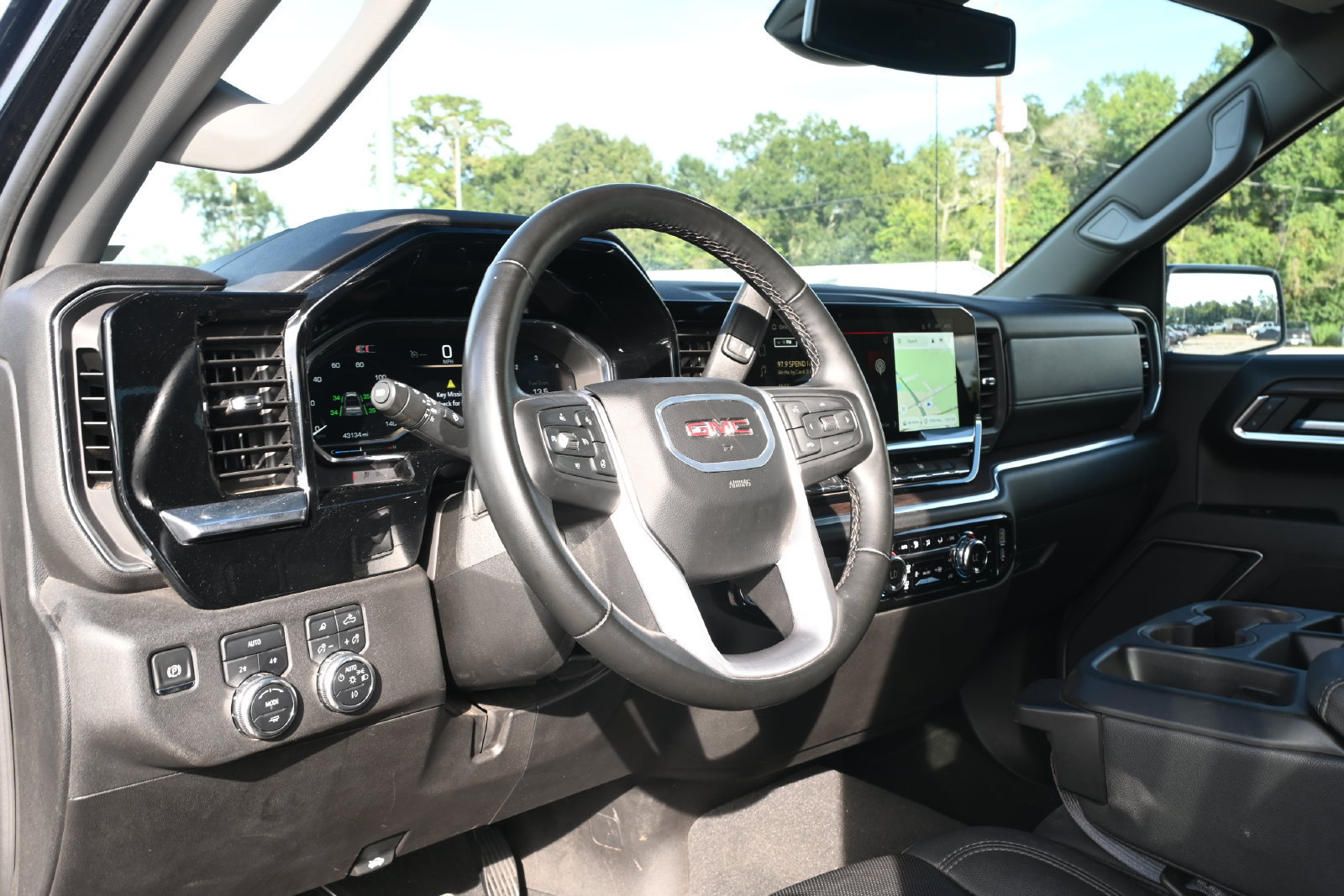 Used 2025 GMC Sierra 1500 SLT AWD/4WD image 11