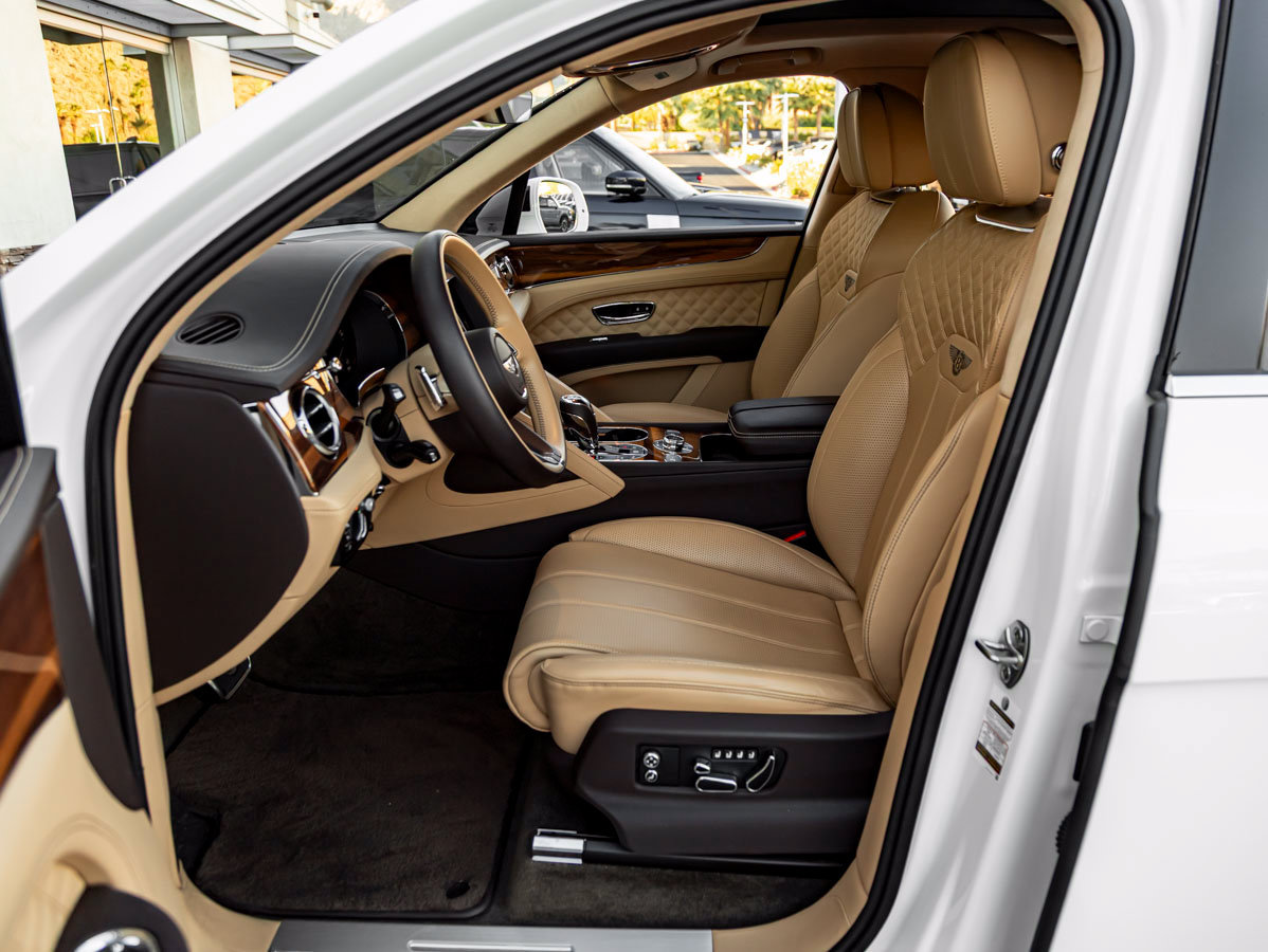 Used 2023 Bentley Bentayga AWD/4WD image 18