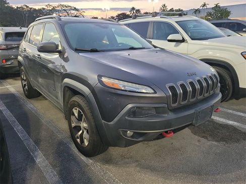 Used 2018 Jeep Cherokee Trailhawk image 4