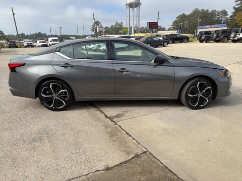 Used 2024 Nissan Altima 2.5 SR image 5