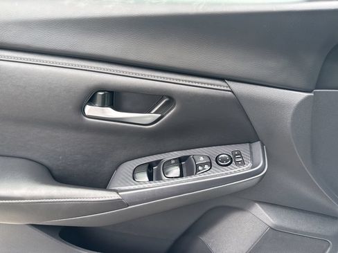 Used 2024 Nissan Sentra SV FWD image 10