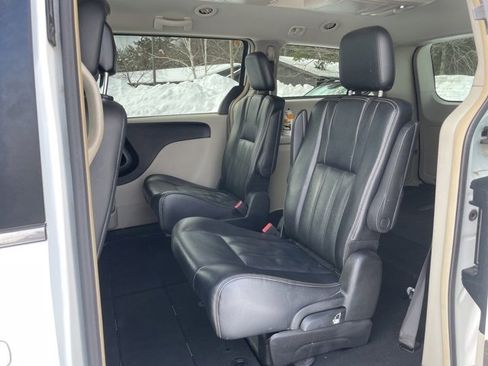 Used 2014 Chrysler Town & Country Touring image 37