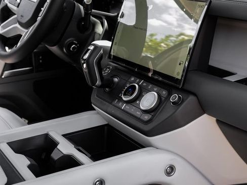 New 2026 Land Rover Defender 110 X-Dynamic SE AWD/4WD image 28