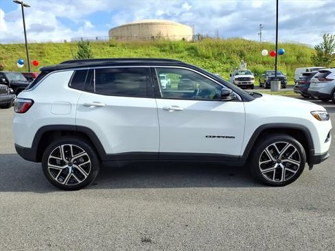 Used 2025 Jeep Compass Limited AWD/4WD image 5
