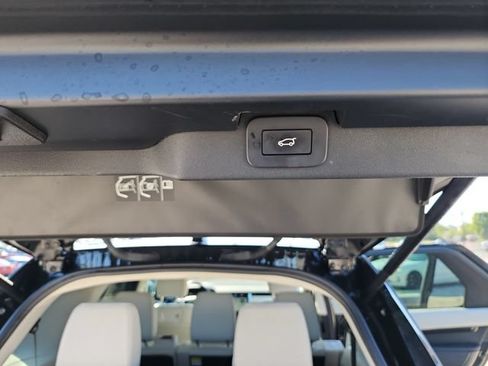 Used 2023 Land Rover Discovery S AWD/4WD image 16