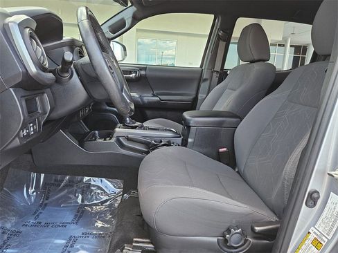 Used 2018 Toyota Tacoma TRD Sport image 10