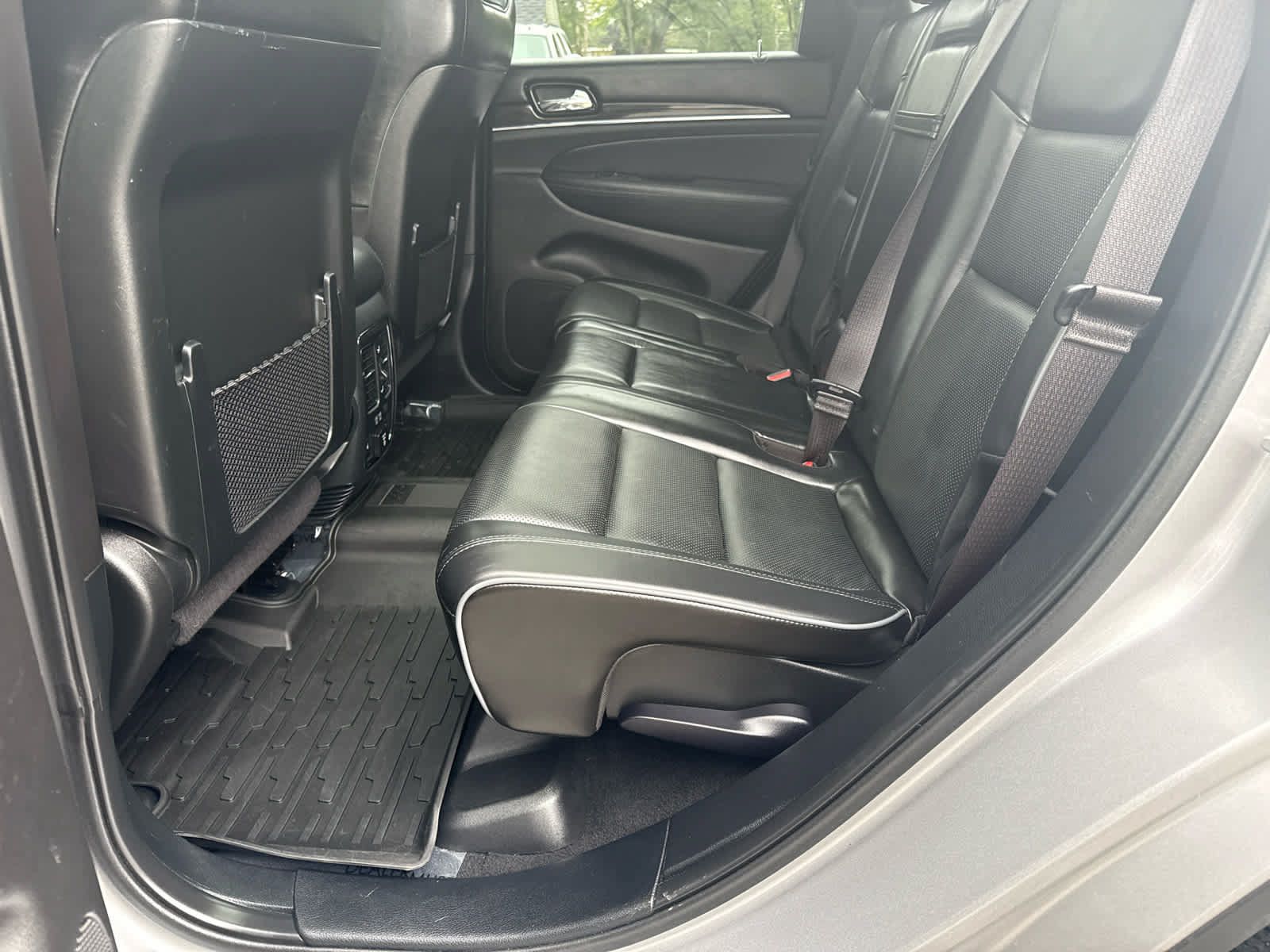 Used 2020 Jeep Grand Cherokee Overland AWD/4WD image 13