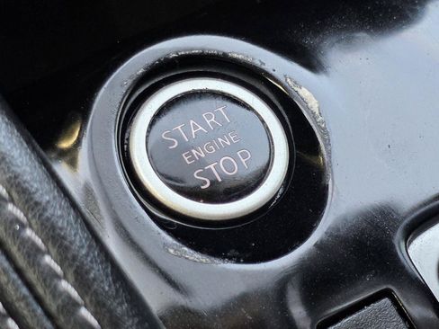 Used 2019 Nissan Kicks SR w/ SR Premium Package FWD image 14
