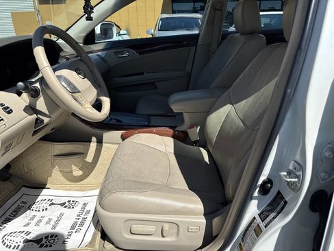 Used 2010 Toyota Avalon XLS image 12