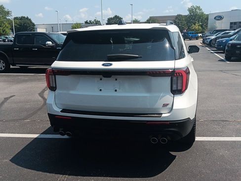 Used 2025 Ford Explorer ST AWD/4WD image 6