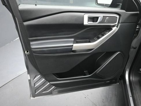 Certified 2021 Ford Explorer XLT w/ Equipment Group 202A AWD/4WD image 19