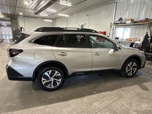 Used 2020 Subaru Outback Limited image 7
