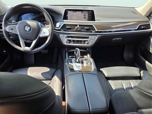 Used 2022 BMW 750i xDrive AWD/4WD image 13